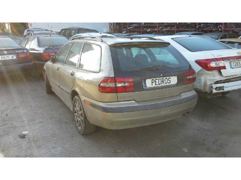 volvo v40 familiar del año 2001