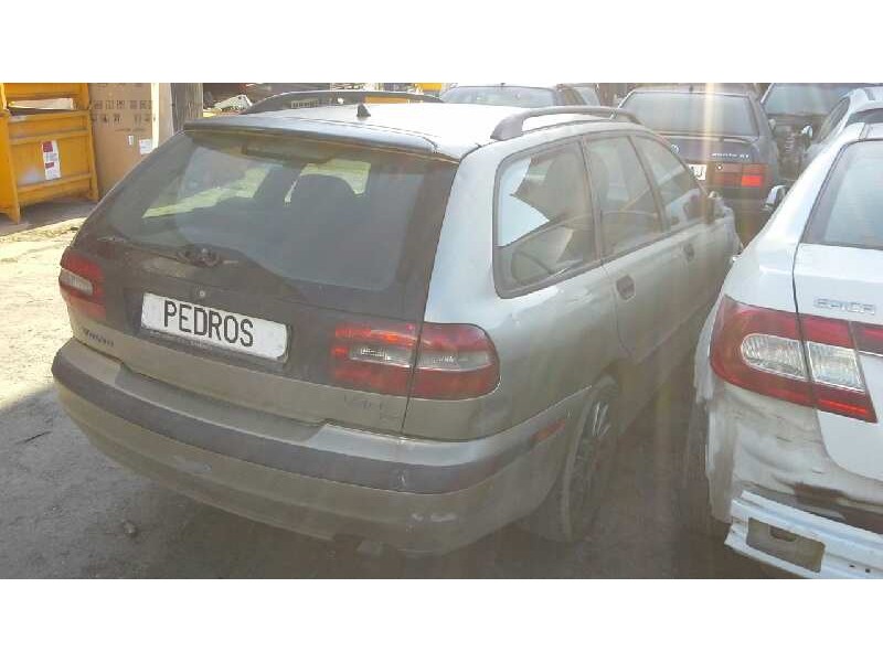 volvo v40 familiar del año 2001