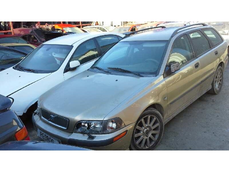 volvo v40 familiar del año 2001