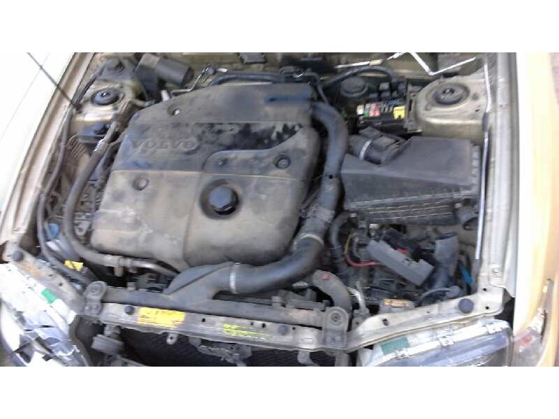 volvo v40 familiar del año 2001