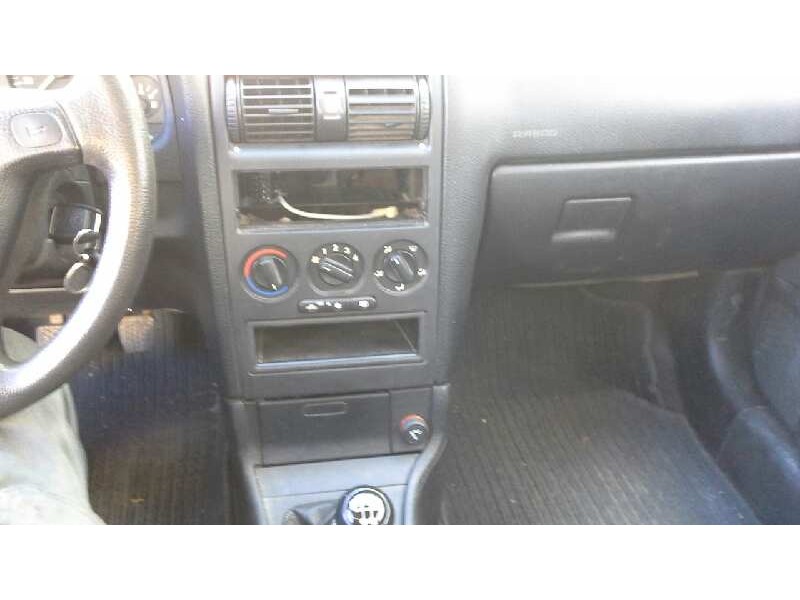 opel astra g berlina del año 2002