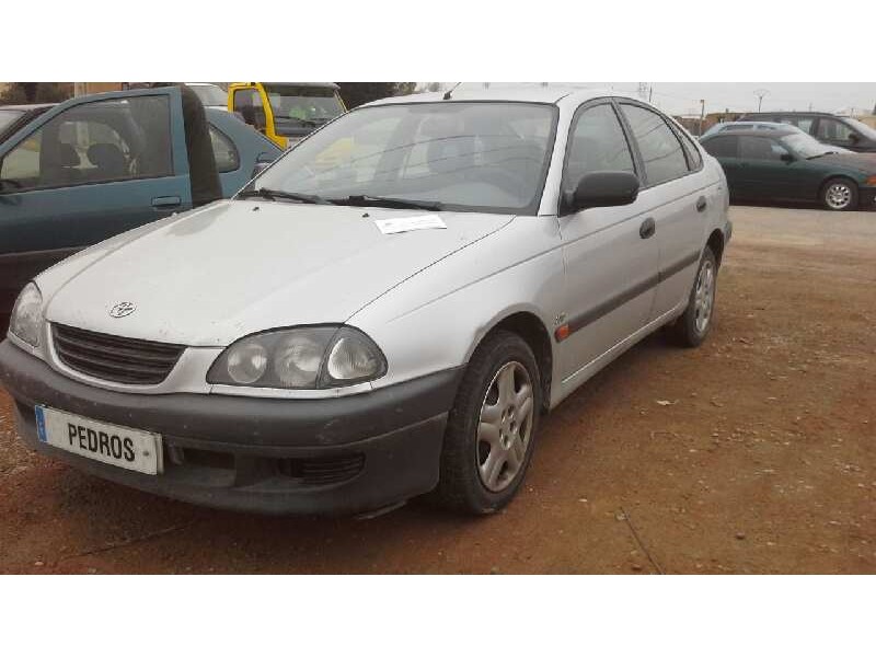 toyota avensis berlina (t 22) del año 2001