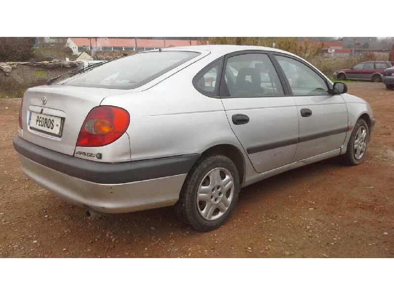 toyota avensis berlina (t 22) del año 2001
