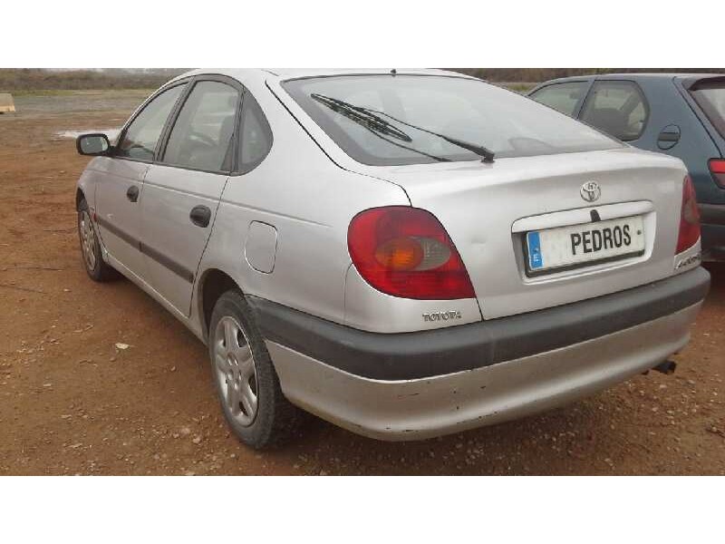 toyota avensis berlina (t 22) del año 2001