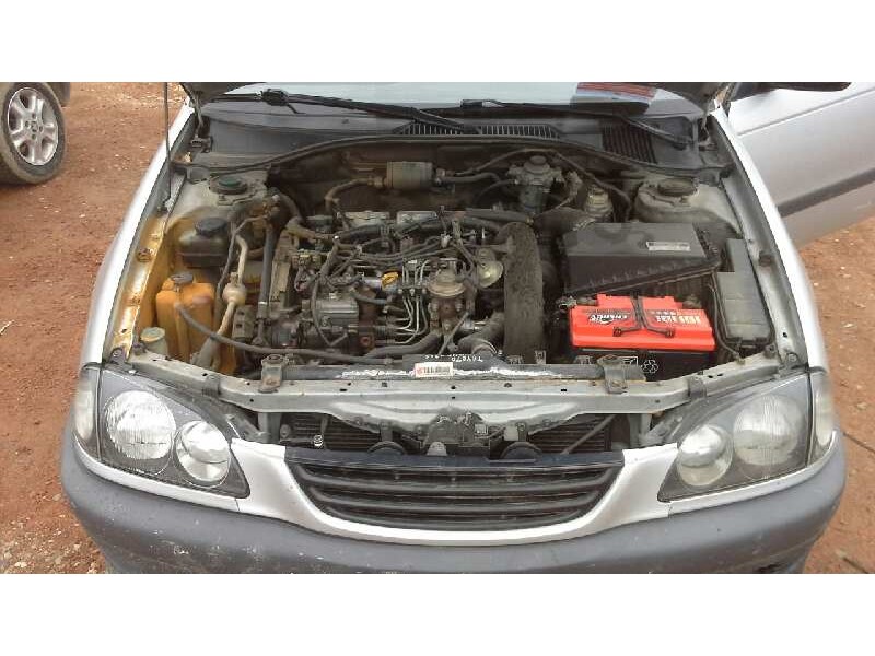 toyota avensis berlina (t 22) del año 2001
