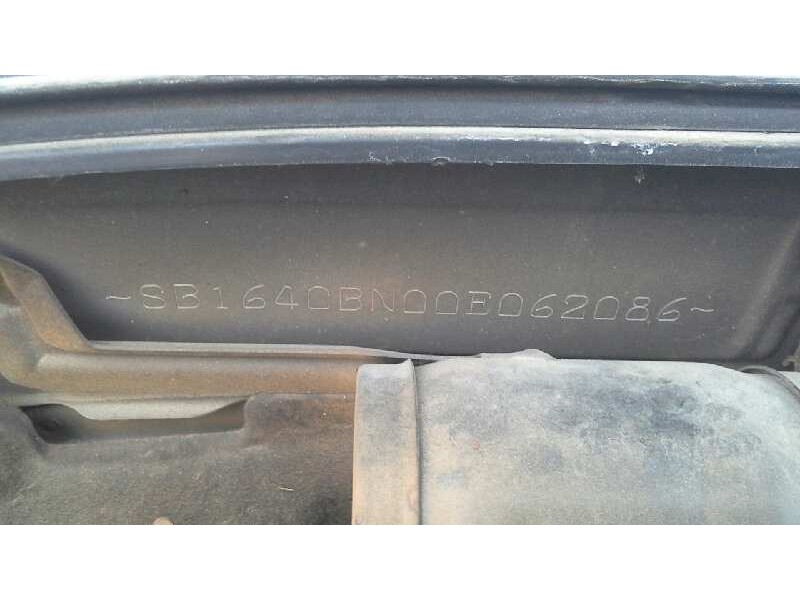 toyota avensis berlina (t 22) del año 2001