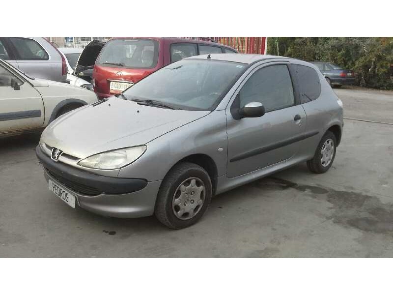 peugeot 206 berlina del año 2000