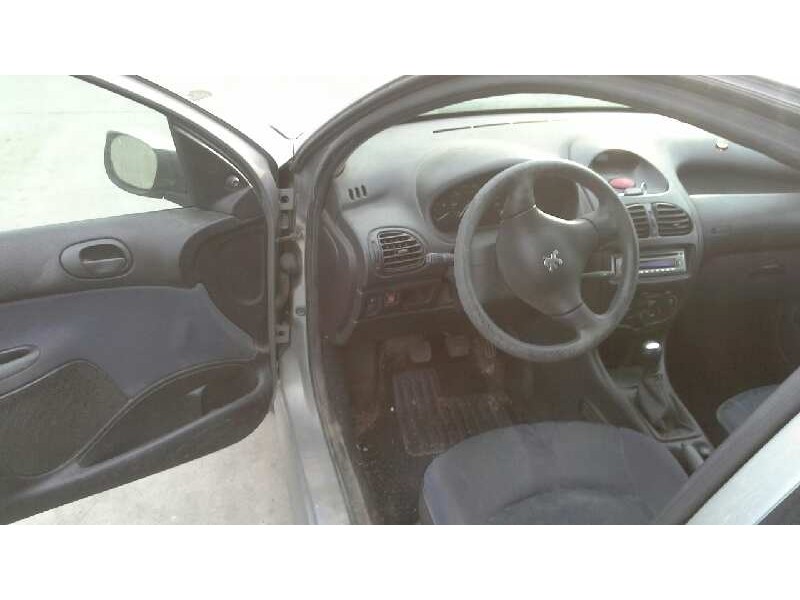 peugeot 206 berlina del año 2000