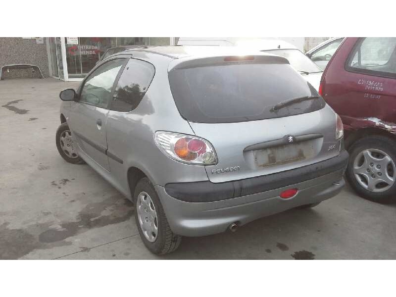 peugeot 206 berlina del año 2000