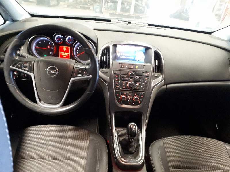 opel astra j lim. del año 2011