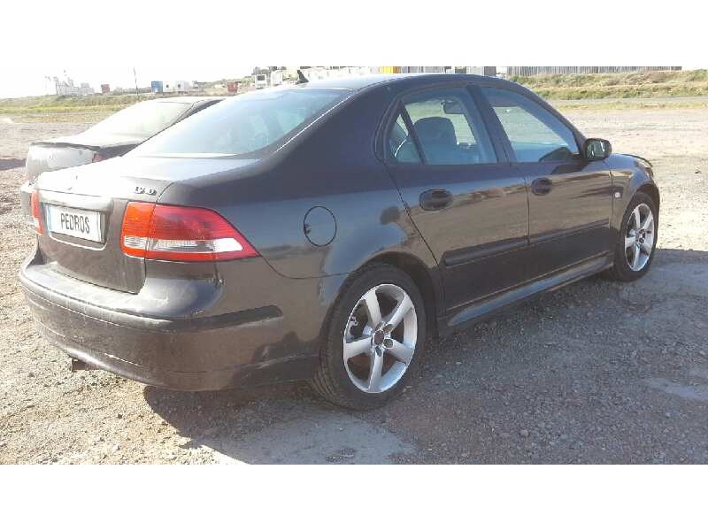 saab 9-3 berlina del año 2004