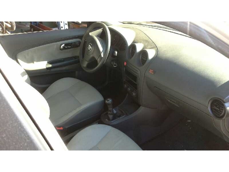 seat ibiza (6l1) del año 2002