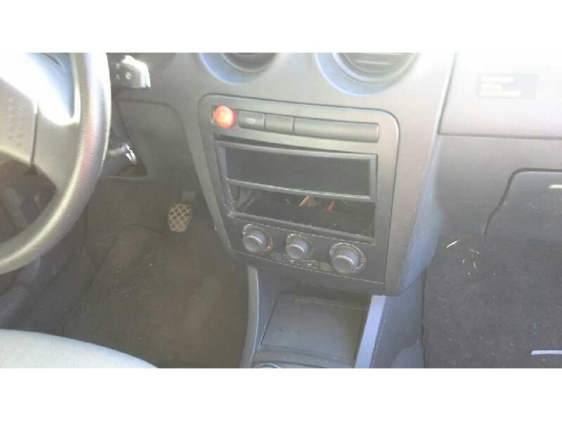 seat ibiza (6l1) del año 2002