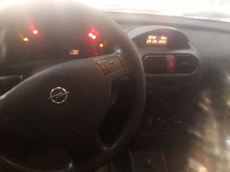 opel corsa c del año 2002