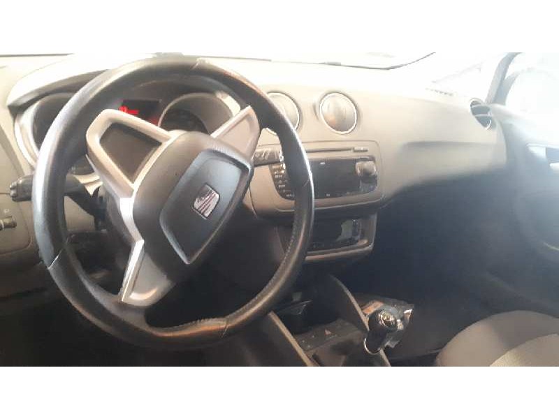 seat ibiza (6j5) del año 2010