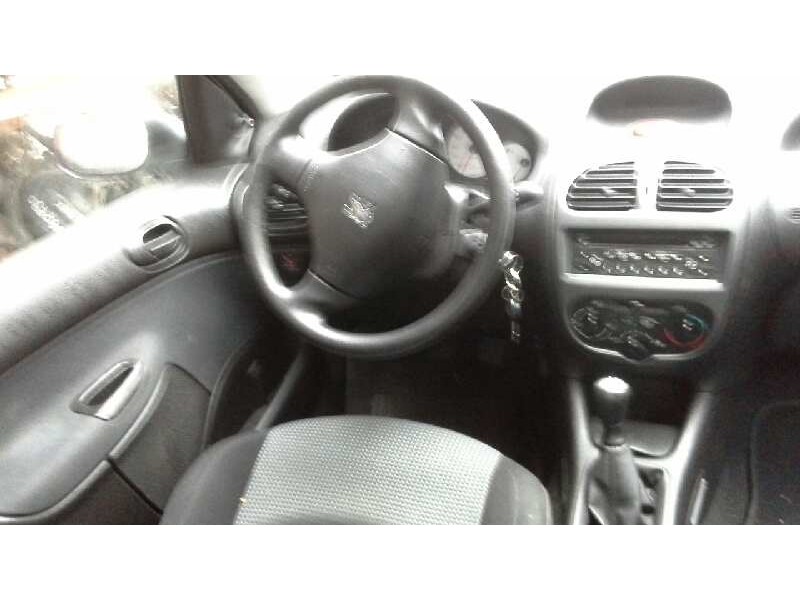 peugeot 206 berlina del año 2004