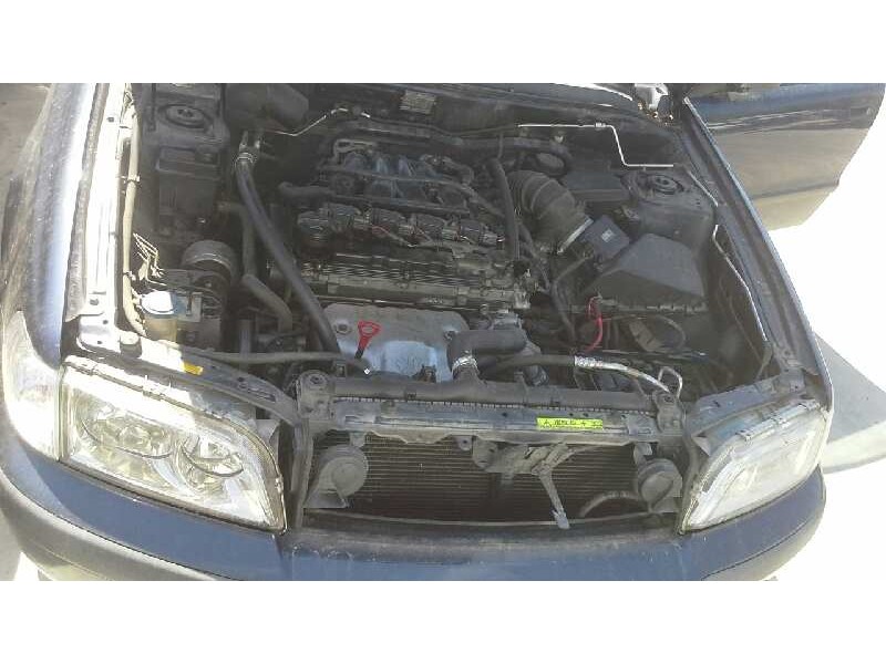 volvo s40 berlina del año 2000