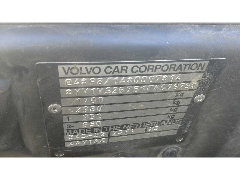 volvo s40 berlina del año 2000