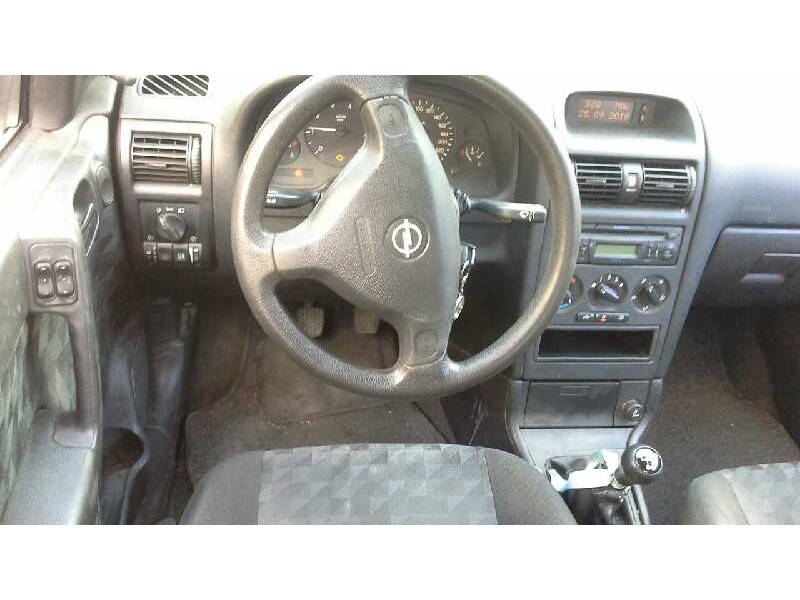 opel astra g berlina del año 2001