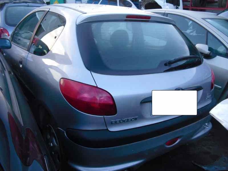 peugeot 206 berlina del año 2000