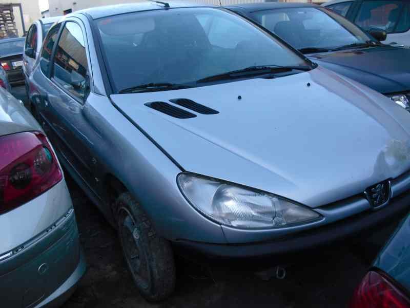 peugeot 206 berlina del año 2000
