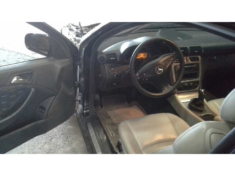 mercedes-benz clase c (w203) sportcoupe del año 2001