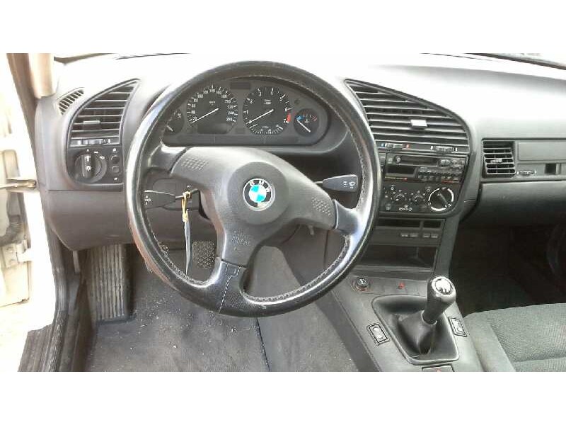 bmw serie 3 berlina (e36) del año 1993