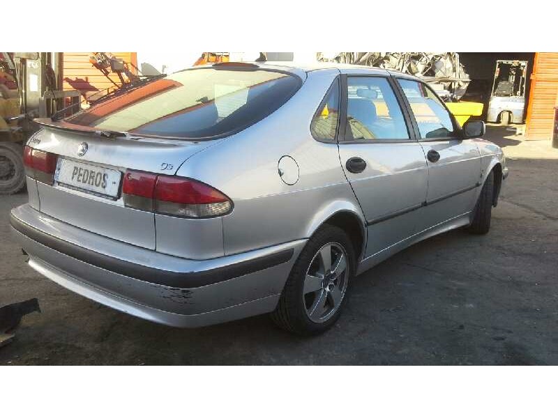saab 9-3 berlina del año 2002