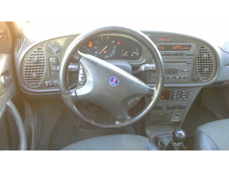 saab 9-3 berlina del año 2002