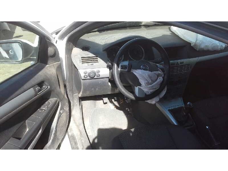 opel astra gtc del año 2008