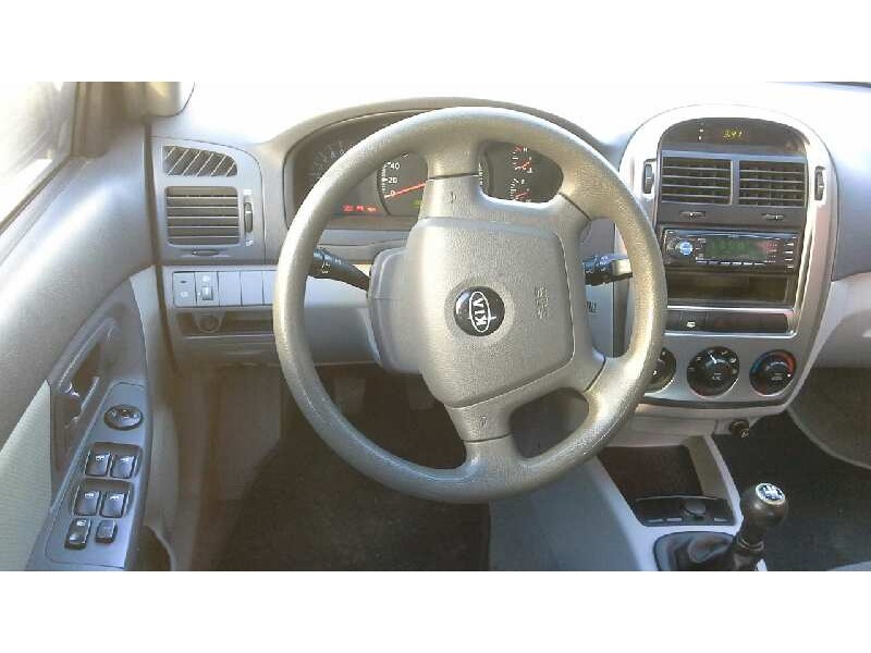 kia cerato del año 2004