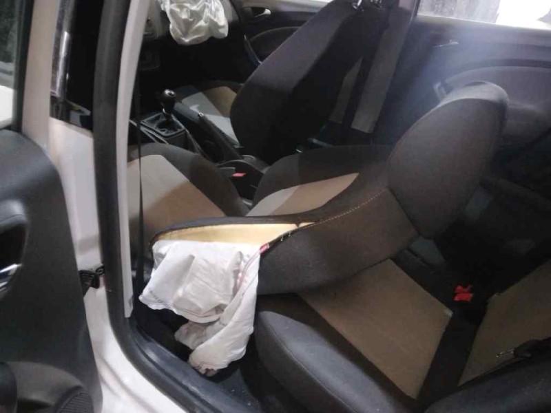 seat ibiza (6j5) del año 2013