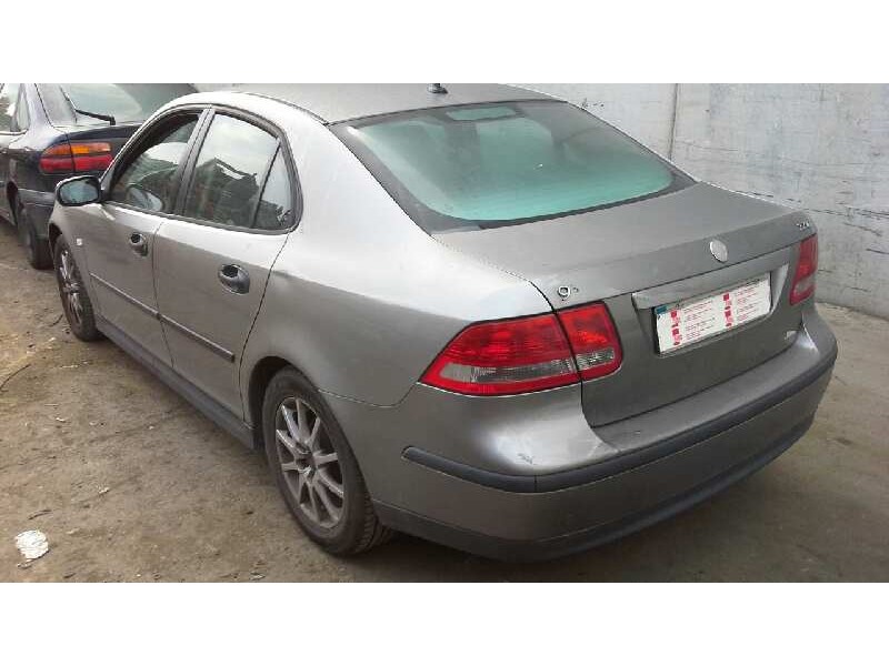 saab 9-3 berlina del año 2004