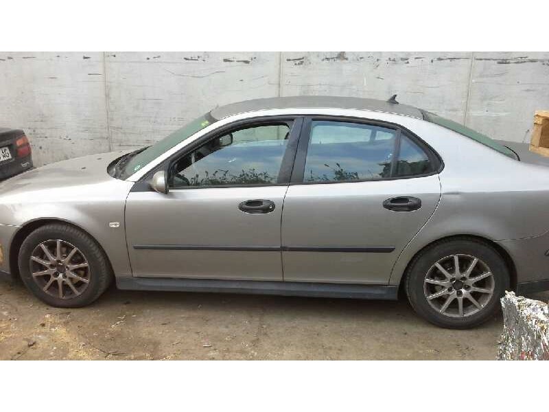 saab 9-3 berlina del año 2004