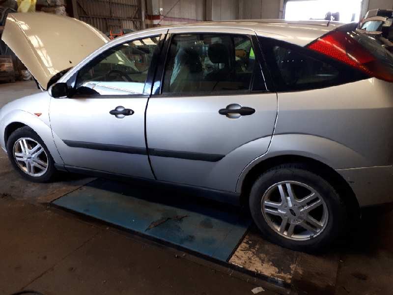 ford focus berlina (cak) del año 2001