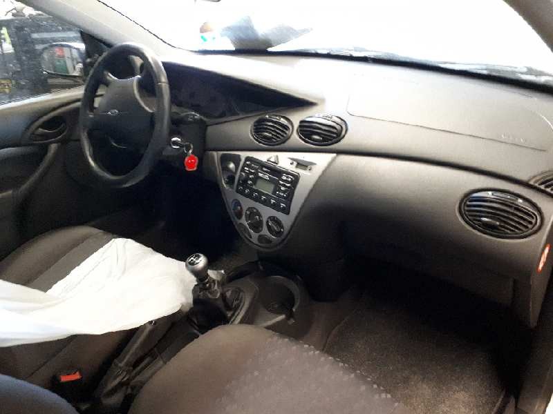 ford focus berlina (cak) del año 2001