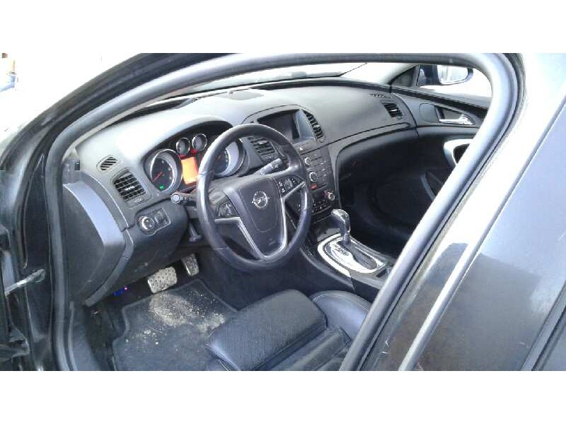 opel insignia berlina del año 2011