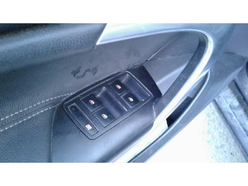 opel insignia berlina del año 2011