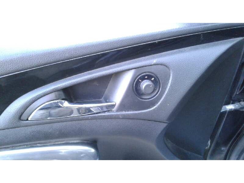 opel insignia berlina del año 2011