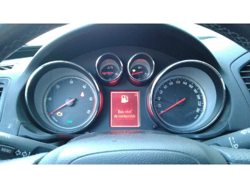 opel insignia berlina del año 2011