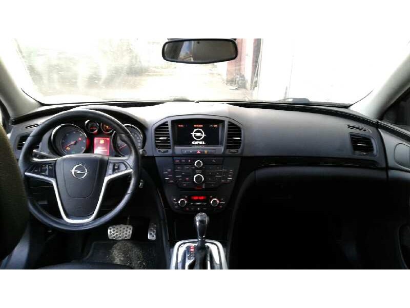 opel insignia berlina del año 2011