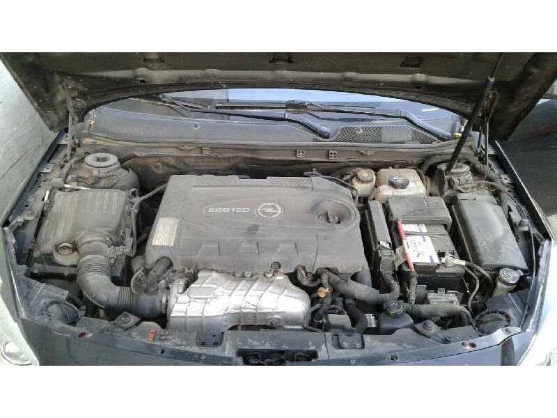 opel insignia berlina del año 2011