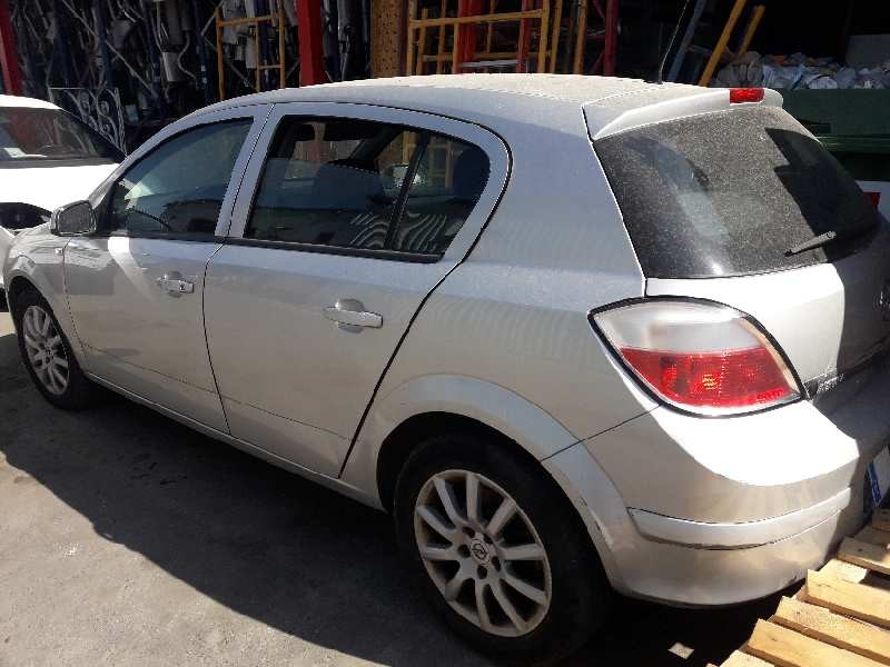 opel astra h berlina del año 2004