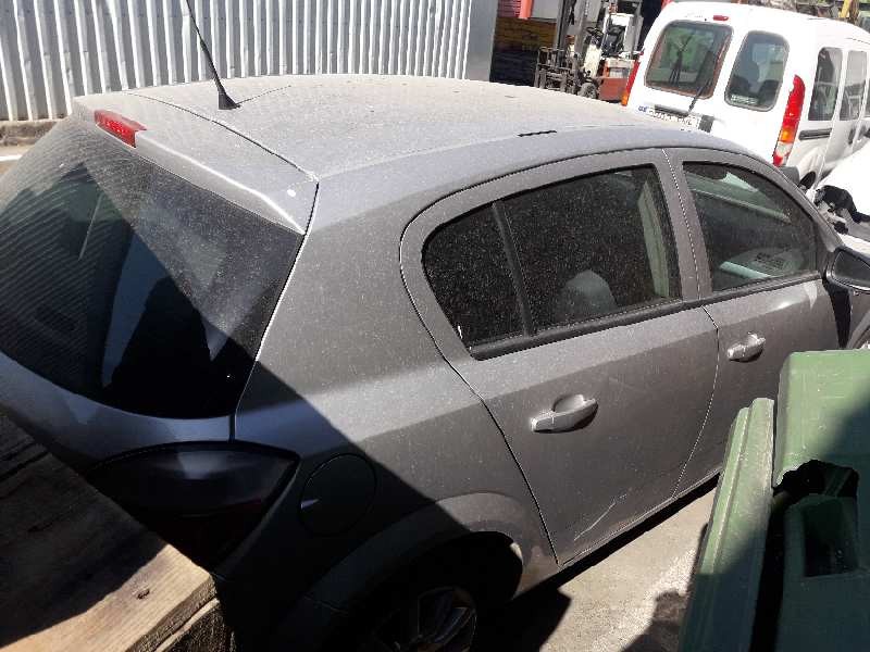 opel astra h berlina del año 2004