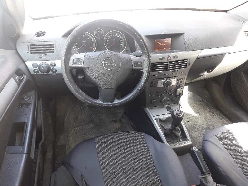 opel astra h berlina del año 2004