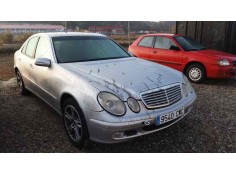 mercedes-benz clase e (w211) berlina del año 2004