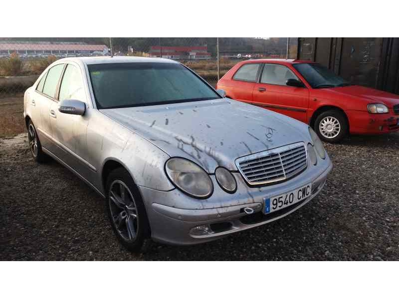 mercedes-benz clase e (w211) berlina del año 2004