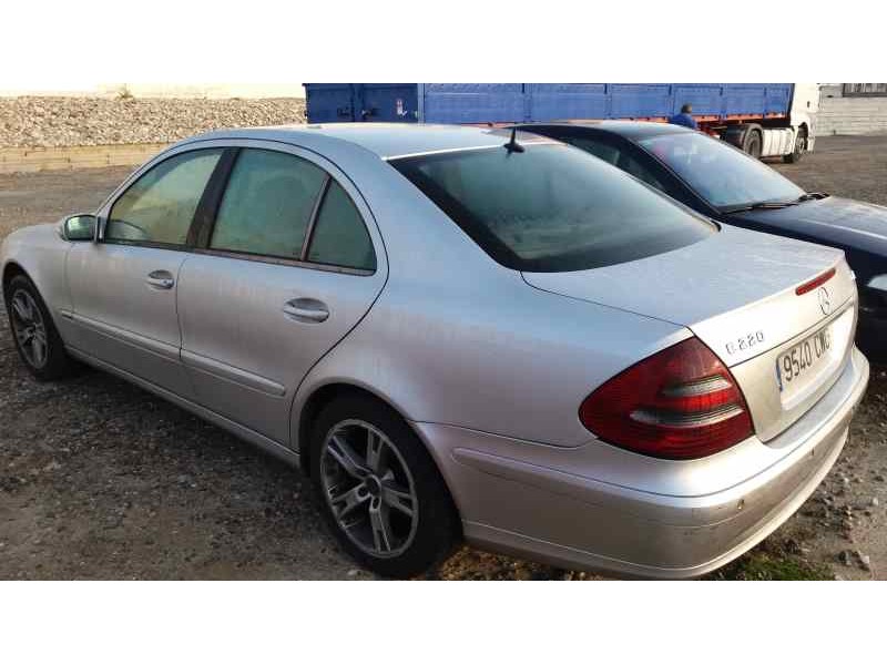 mercedes-benz clase e (w211) berlina del año 2004