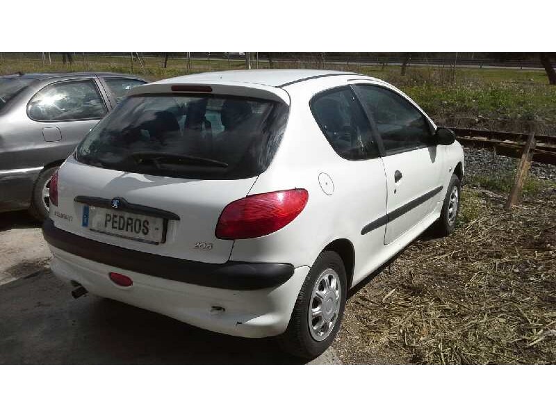 peugeot 206 berlina del año 2000
