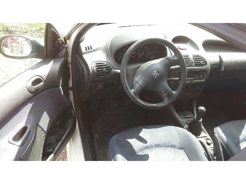 peugeot 206 berlina del año 2000